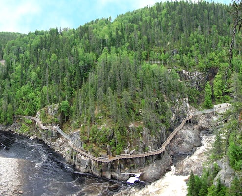 parc-de-la-caverne-trou-de-la-fee-passerelles-ancrees-au-roc-5a